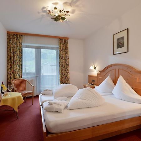 Hotel Schwarzer Adler Hippach Rum bild