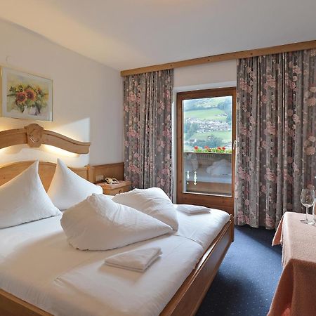 Hotel Schwarzer Adler Hippach Rum bild