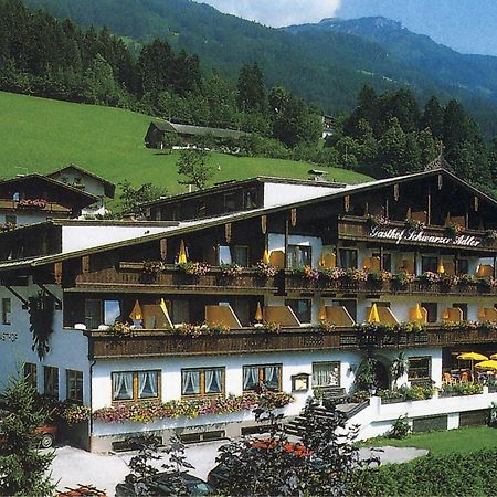 Hotel Schwarzer Adler Hippach Exteriör bild