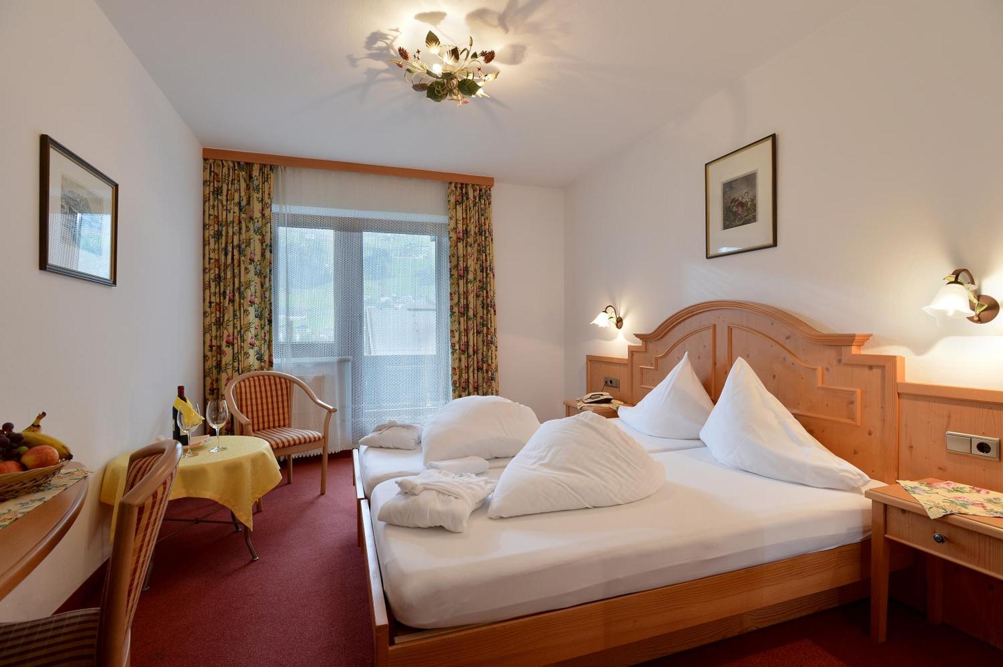 Hotel Schwarzer Adler Hippach Rum bild